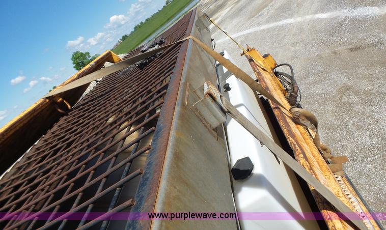 image for item L6059 2002 International 4900 dump truck