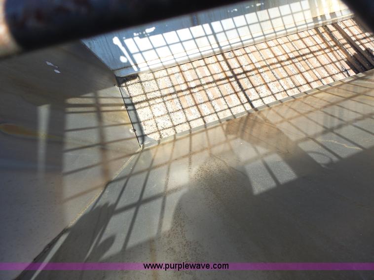 image for item L6059 2002 International 4900 dump truck