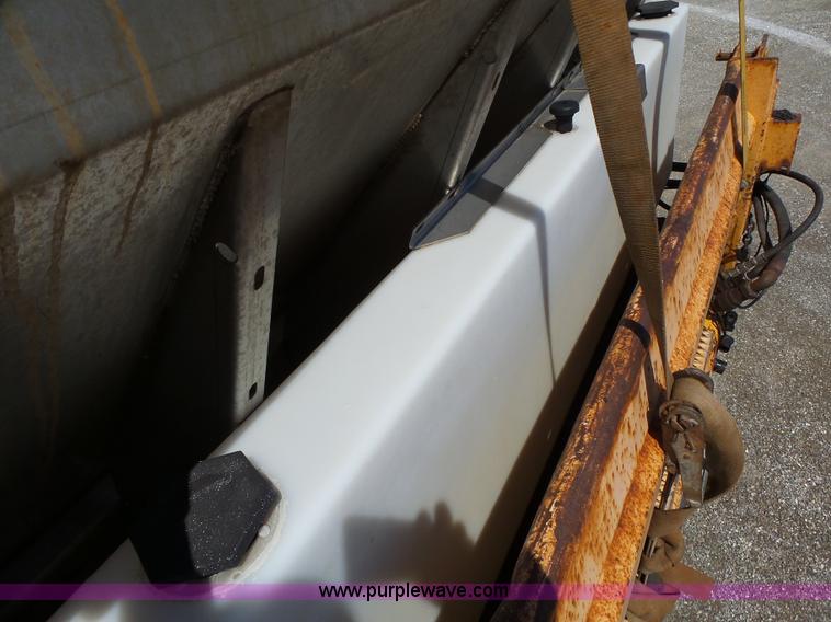 image for item L6059 2002 International 4900 dump truck