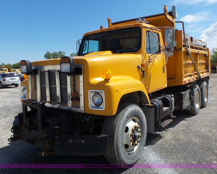 image for item L6060 2002 International F2554 dump truck