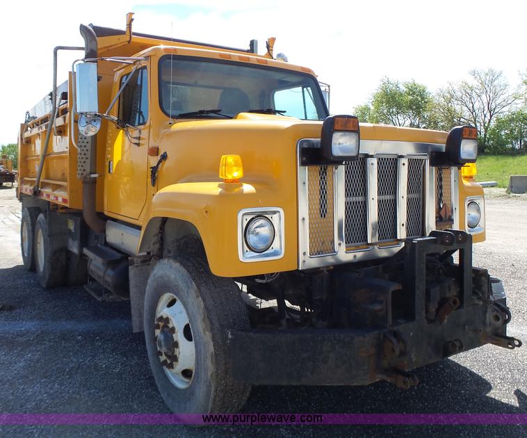 image for item L6060 2002 International F2554 dump truck