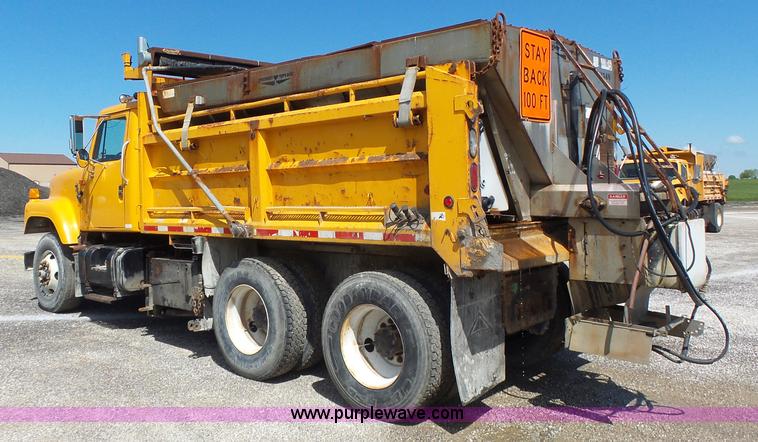 image for item L6060 2002 International F2554 dump truck