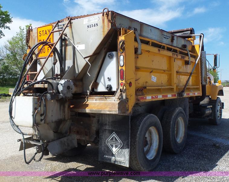 image for item L6060 2002 International F2554 dump truck