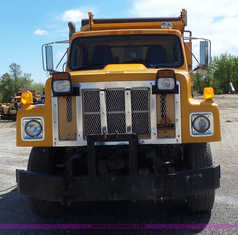 image for item L6060 2002 International F2554 dump truck