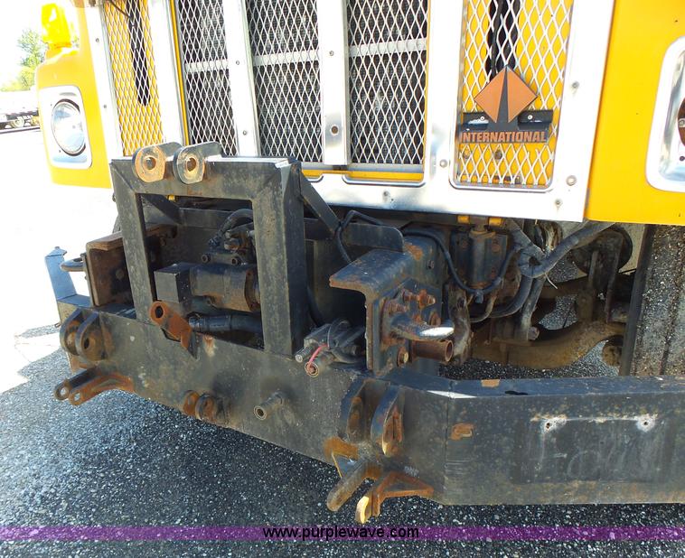 image for item L6060 2002 International F2554 dump truck