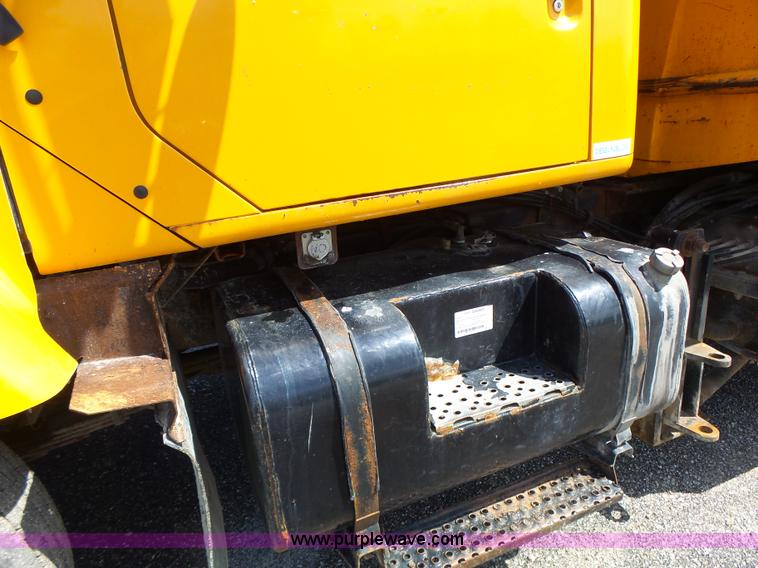 image for item L6060 2002 International F2554 dump truck