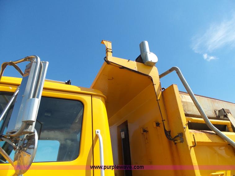 image for item L6060 2002 International F2554 dump truck