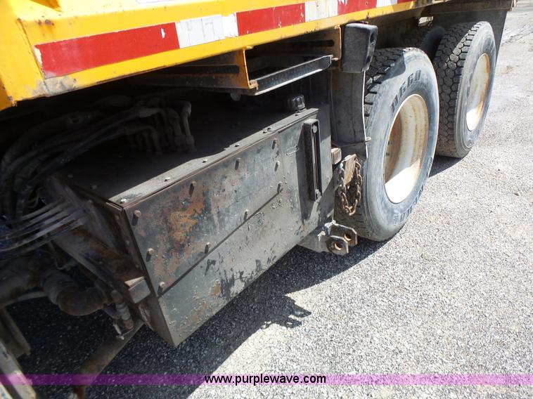 image for item L6060 2002 International F2554 dump truck