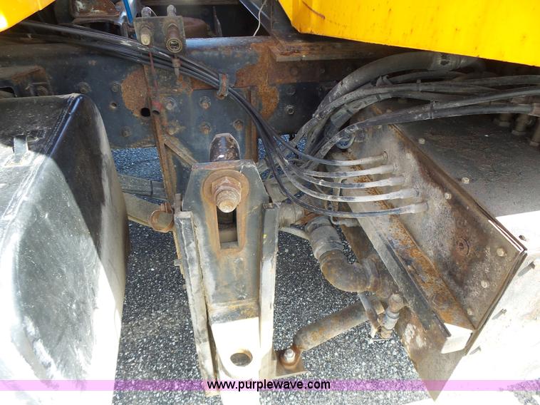 image for item L6060 2002 International F2554 dump truck