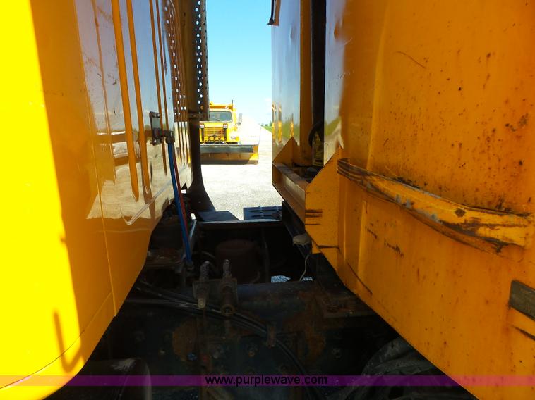 image for item L6060 2002 International F2554 dump truck