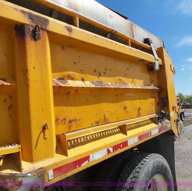 image for item L6060 2002 International F2554 dump truck