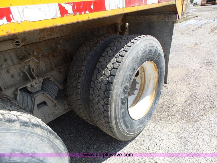 image for item L6060 2002 International F2554 dump truck