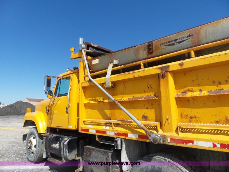 image for item L6060 2002 International F2554 dump truck