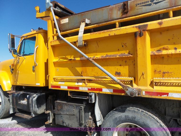 image for item L6060 2002 International F2554 dump truck