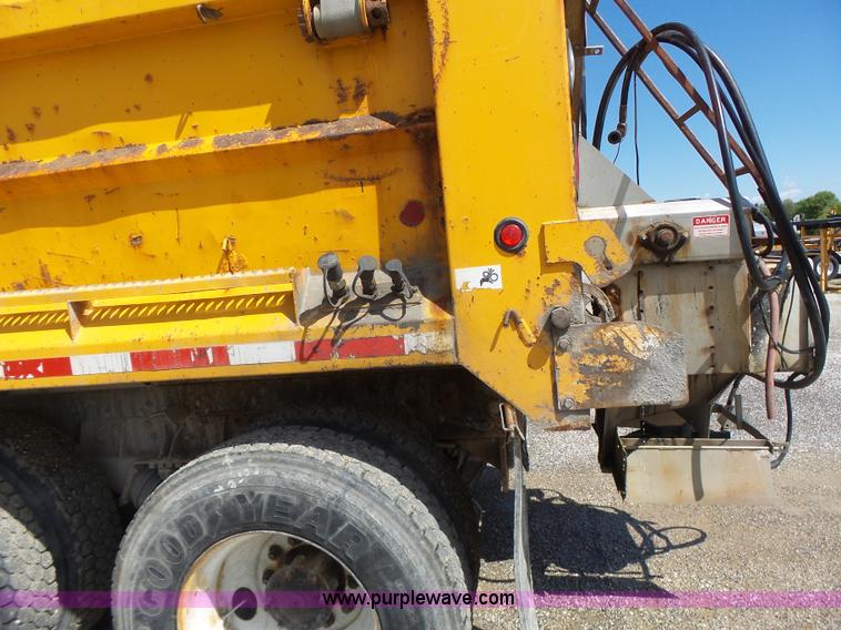 image for item L6060 2002 International F2554 dump truck