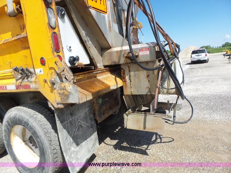 image for item L6060 2002 International F2554 dump truck