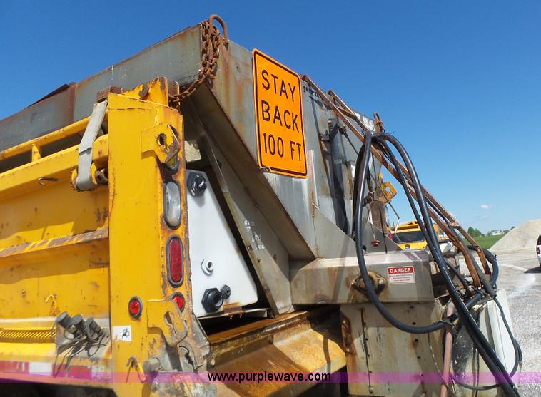 image for item L6060 2002 International F2554 dump truck