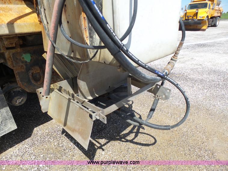 image for item L6060 2002 International F2554 dump truck