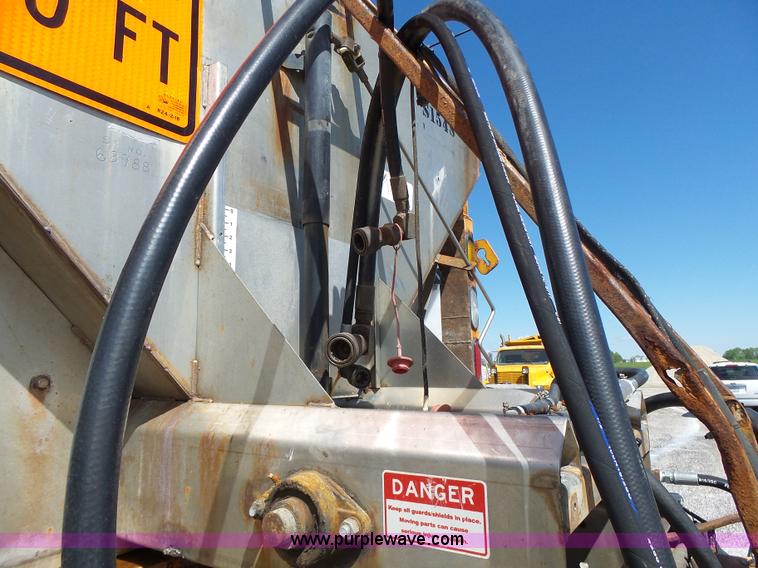 image for item L6060 2002 International F2554 dump truck