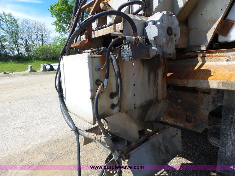image for item L6060 2002 International F2554 dump truck
