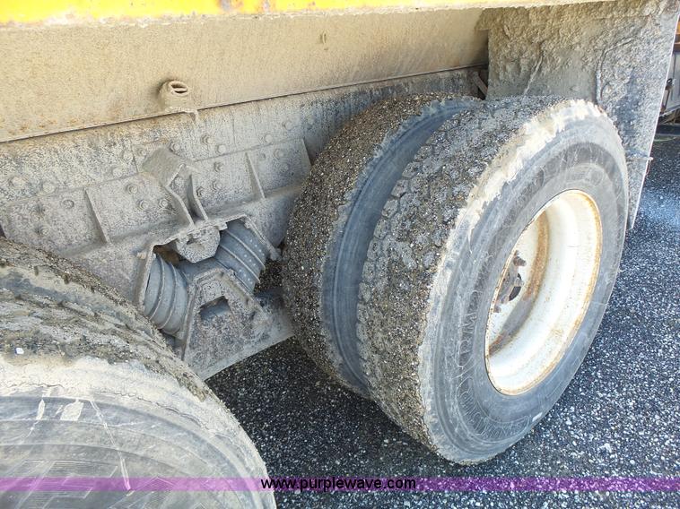 image for item L6060 2002 International F2554 dump truck