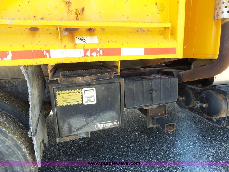 image for item L6060 2002 International F2554 dump truck