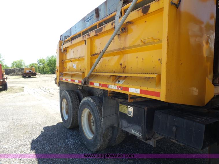 image for item L6060 2002 International F2554 dump truck