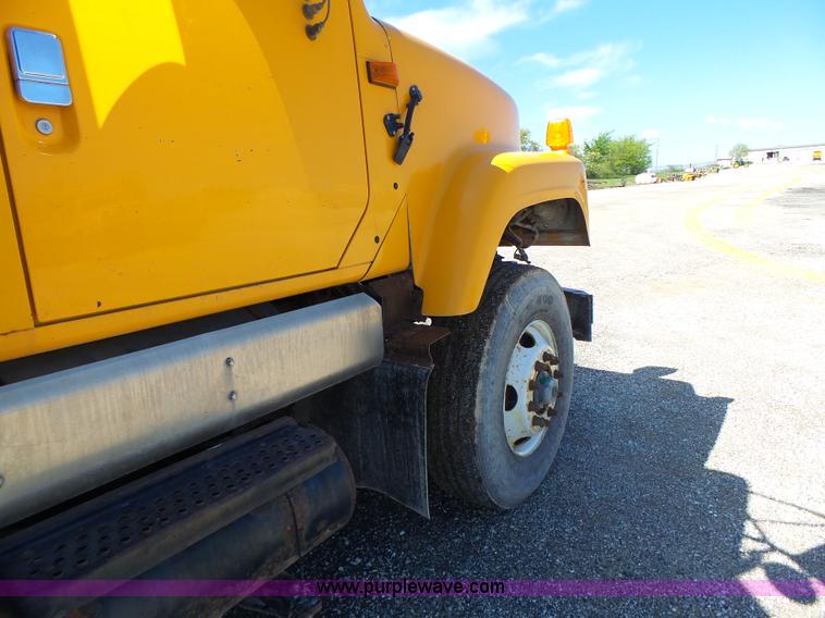 image for item L6060 2002 International F2554 dump truck