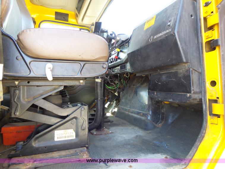 image for item L6060 2002 International F2554 dump truck