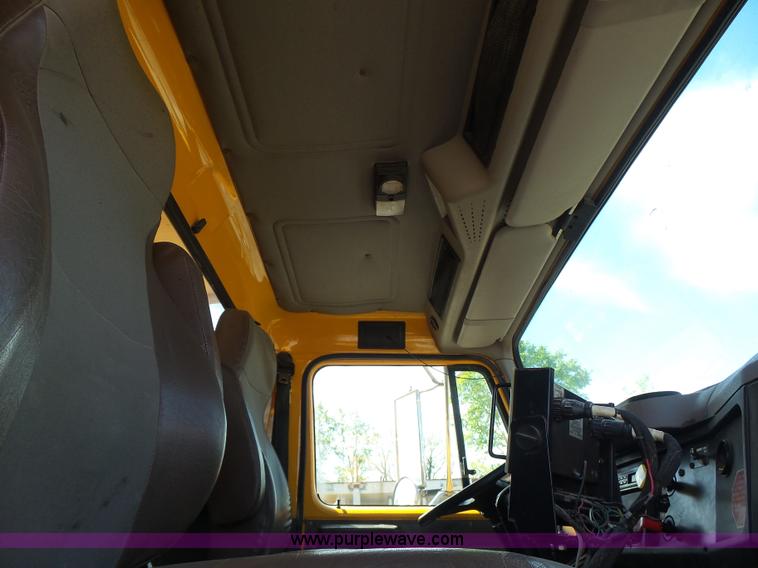 image for item L6060 2002 International F2554 dump truck