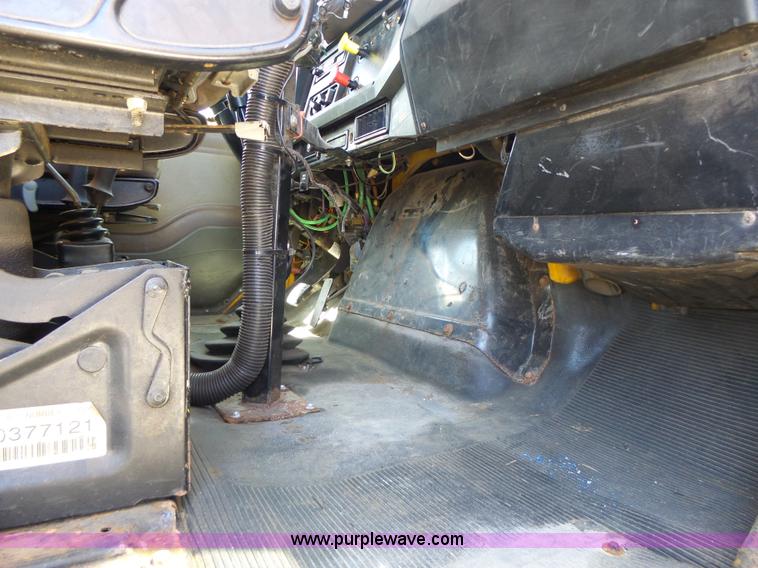 image for item L6060 2002 International F2554 dump truck