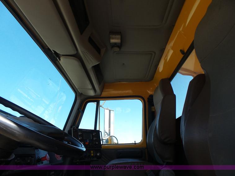 image for item L6060 2002 International F2554 dump truck