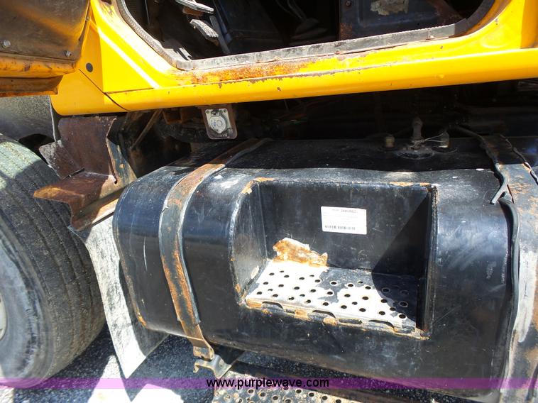 image for item L6060 2002 International F2554 dump truck