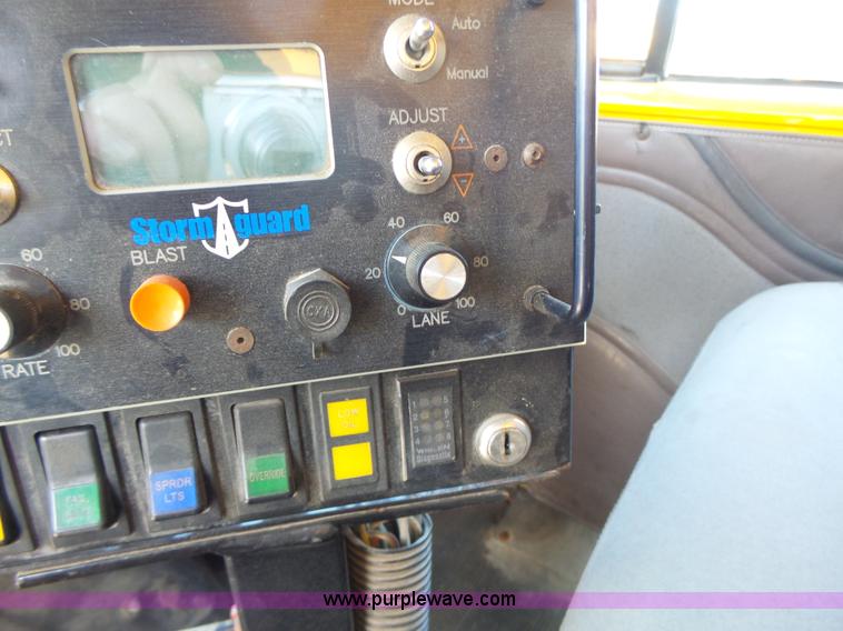 image for item L6060 2002 International F2554 dump truck