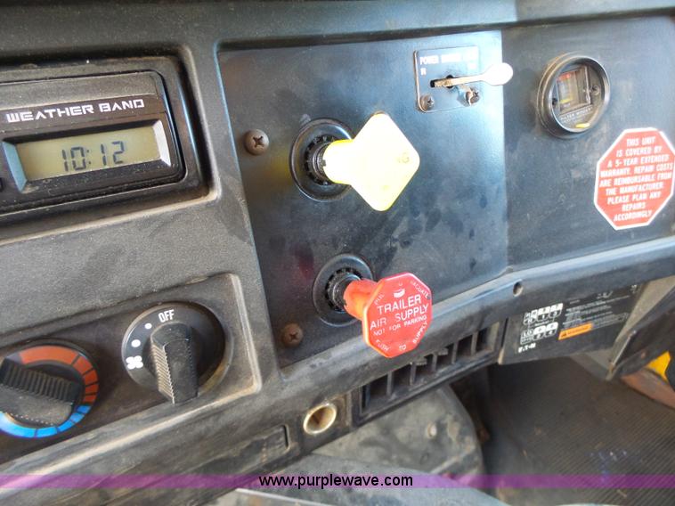 image for item L6060 2002 International F2554 dump truck