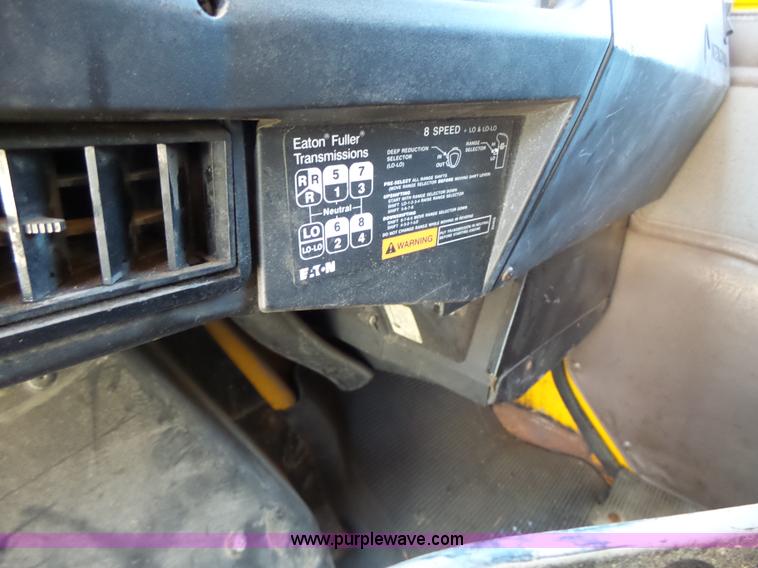 image for item L6060 2002 International F2554 dump truck