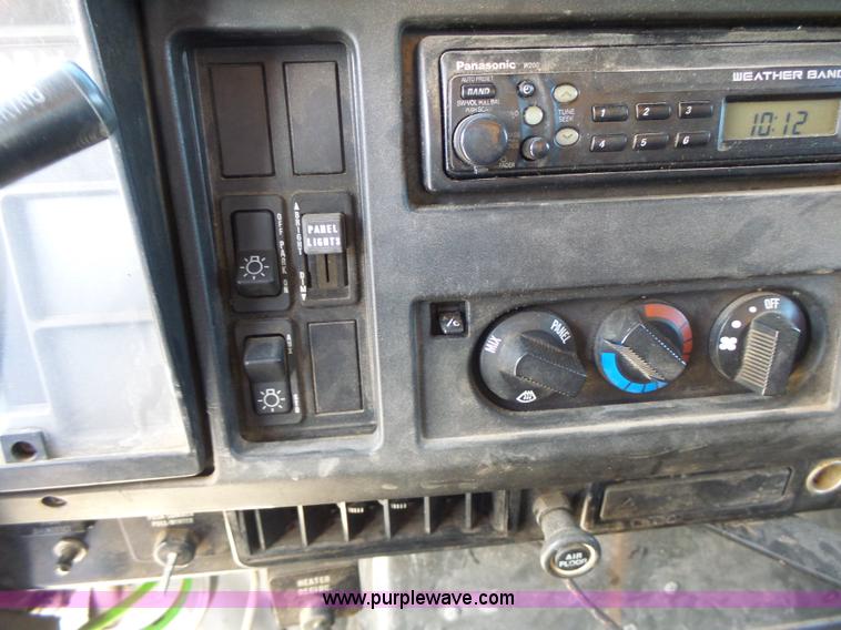 image for item L6060 2002 International F2554 dump truck