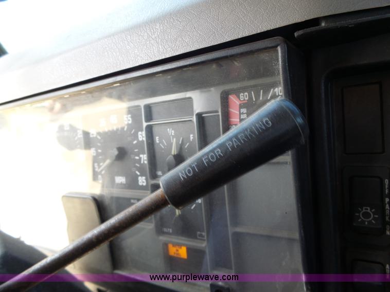 image for item L6060 2002 International F2554 dump truck