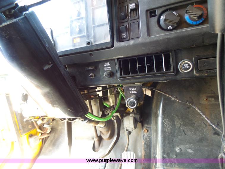 image for item L6060 2002 International F2554 dump truck