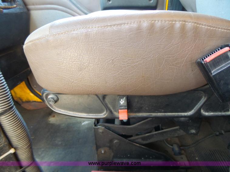 image for item L6060 2002 International F2554 dump truck