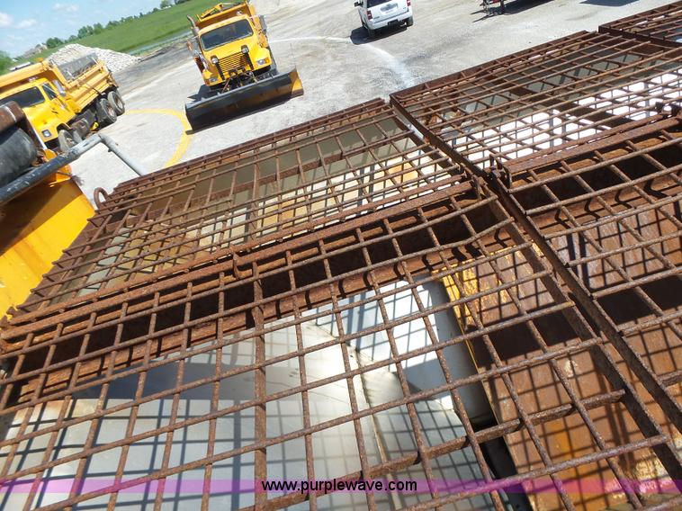 image for item L6060 2002 International F2554 dump truck