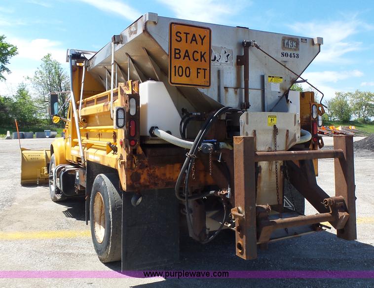 image for item L6061 2002 International 4900 dump truck