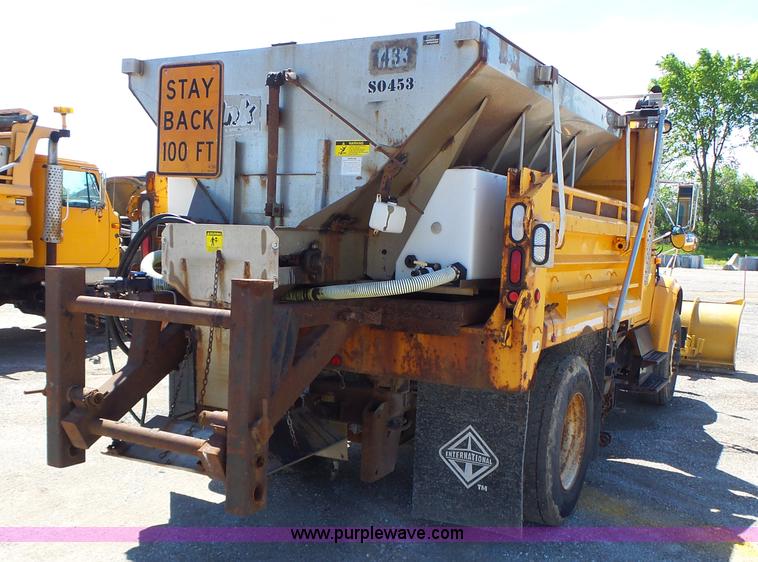image for item L6061 2002 International 4900 dump truck