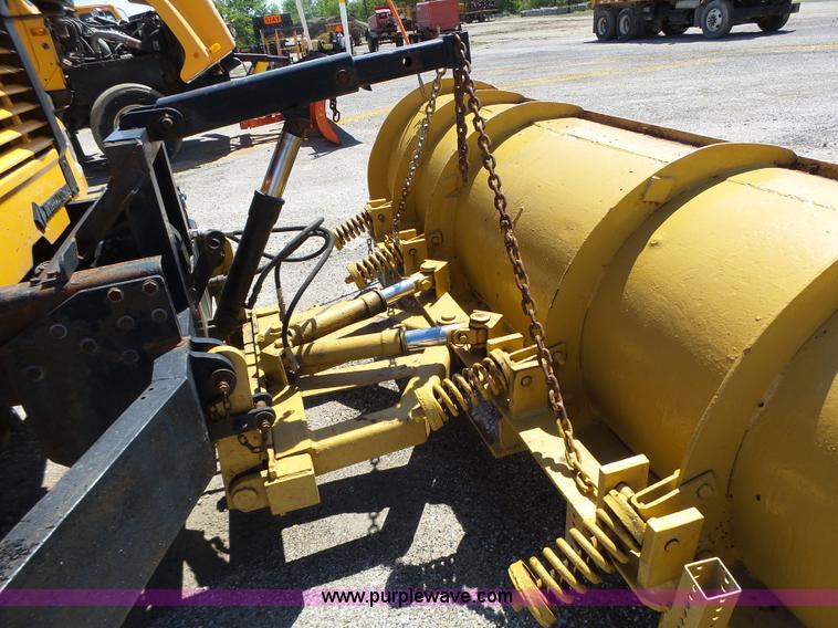 image for item L6061 2002 International 4900 dump truck