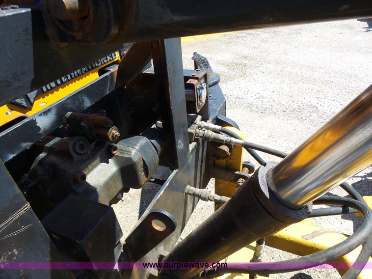 image for item L6061 2002 International 4900 dump truck