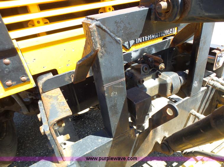 image for item L6061 2002 International 4900 dump truck