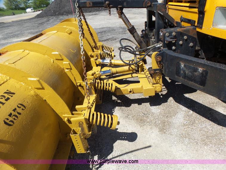 image for item L6061 2002 International 4900 dump truck