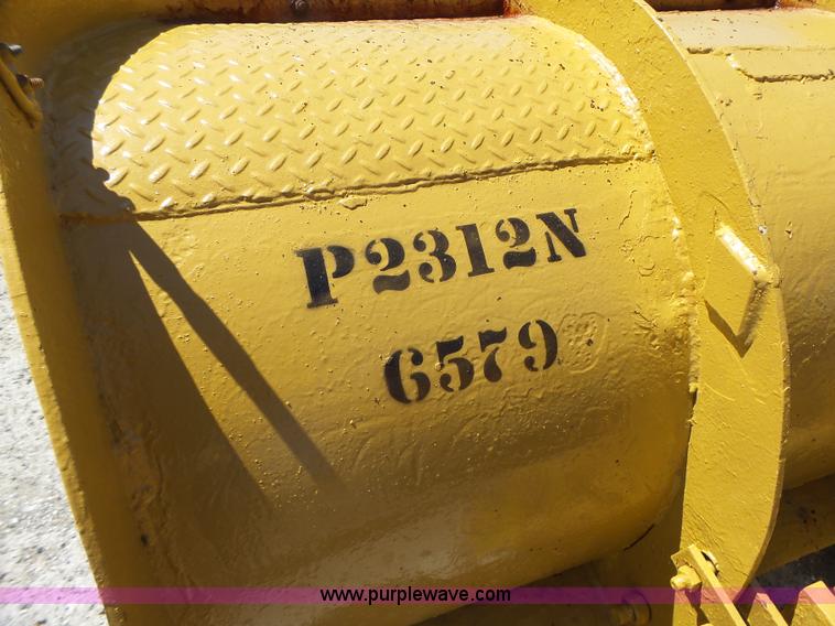 image for item L6061 2002 International 4900 dump truck