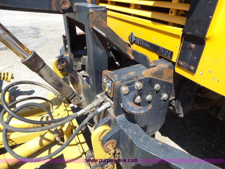 image for item L6061 2002 International 4900 dump truck