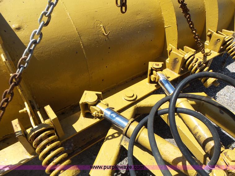 image for item L6061 2002 International 4900 dump truck